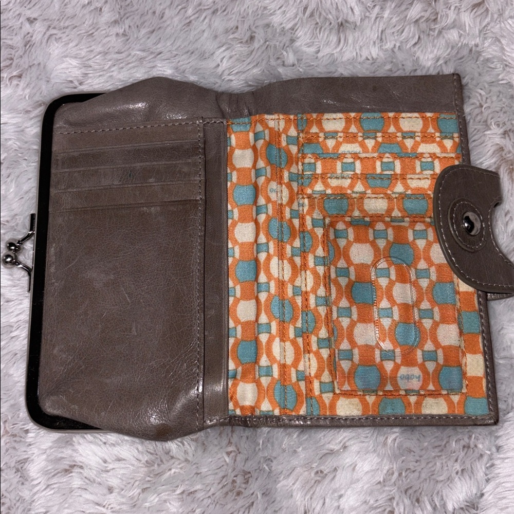 Hobo Vintage Grey Wallet with Kisslock - Picture 7 of 8